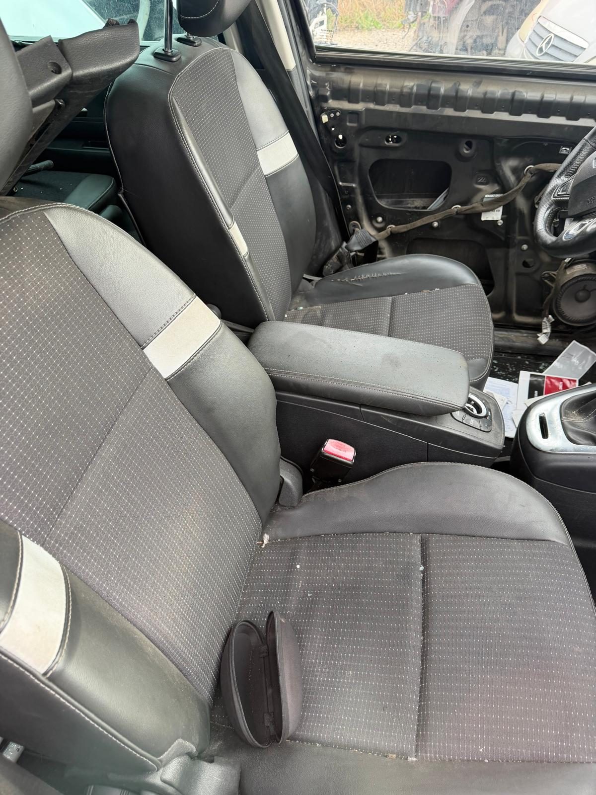 Renault SCÉNIC III 2013, referencia R-0008: foto 3 de 4
