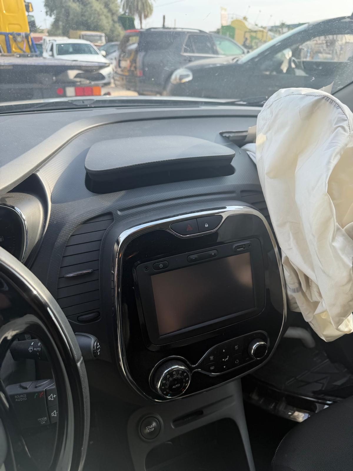 Renault Captur 2015, referencia R-0003: foto 8 de 12