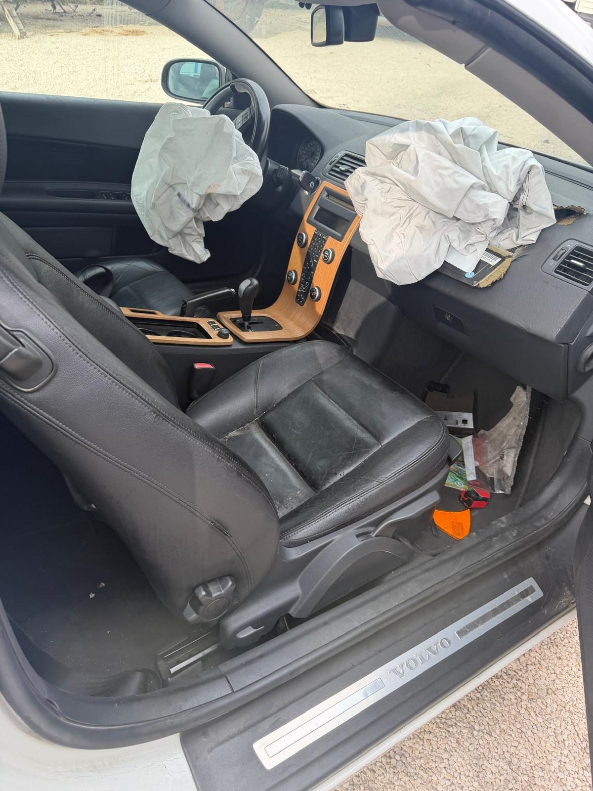 Volvo C70 II DESCAPOTABLE D5 2008, referencia R-0007: foto 2 de 4