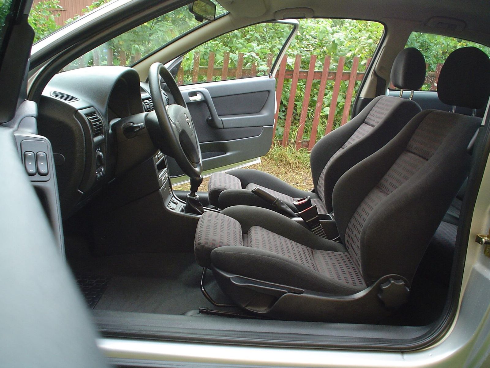 Opel Astra 2001, referencia R-0051: foto 2 de 4